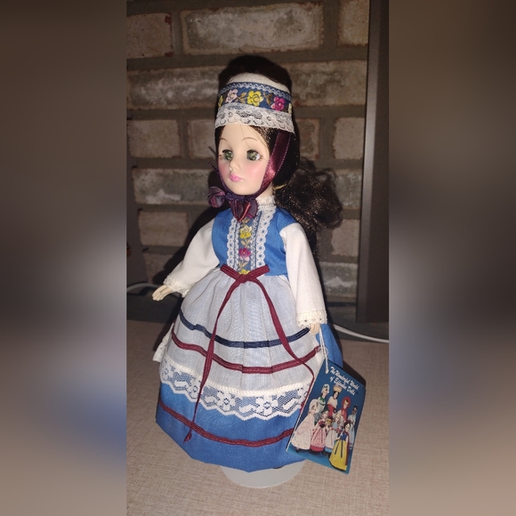 🆕️Effanbee - Wonderful World of Effanbee Dolls - France Doll - 11.5 inches NWT - Picture 2 of 8